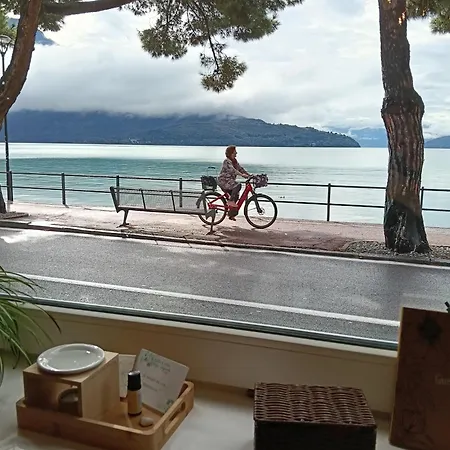 Porto Vecchio - Charming Lakefront In The Heart Of アパート ドマーゾ