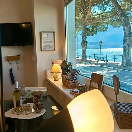 Porto Vecchio - Charming Lakefront In The Heart Of アパート