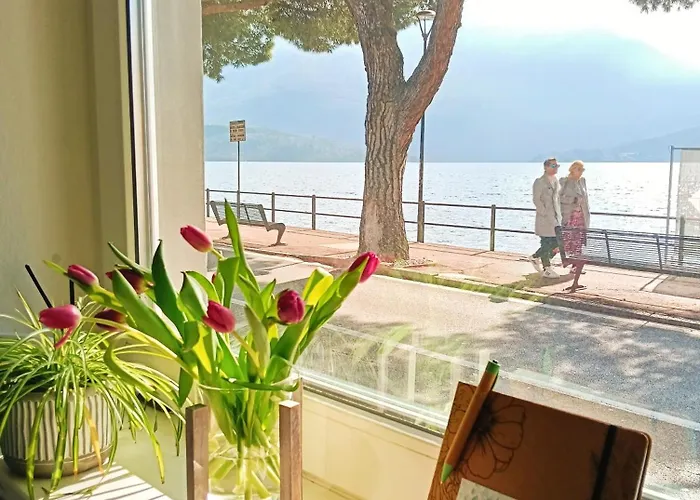 Porto Vecchio - Charming Lakefront In The Heart Of アパート ドマーゾ
