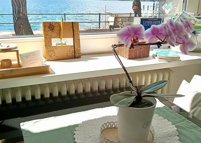 Porto Vecchio - Charming Lakefront In The Heart Of アパート